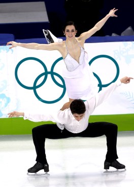 Tessa Virtue and Scott Moir perform the 'Goose Lift' during their free dance routine at Vancouver 2010. Photo: Mike Ridewood 
