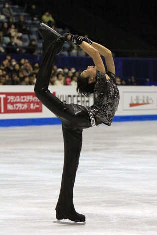 Yuzuru Hanyu adds on a Biellmann spin  (Photo credit: Wikipedia)