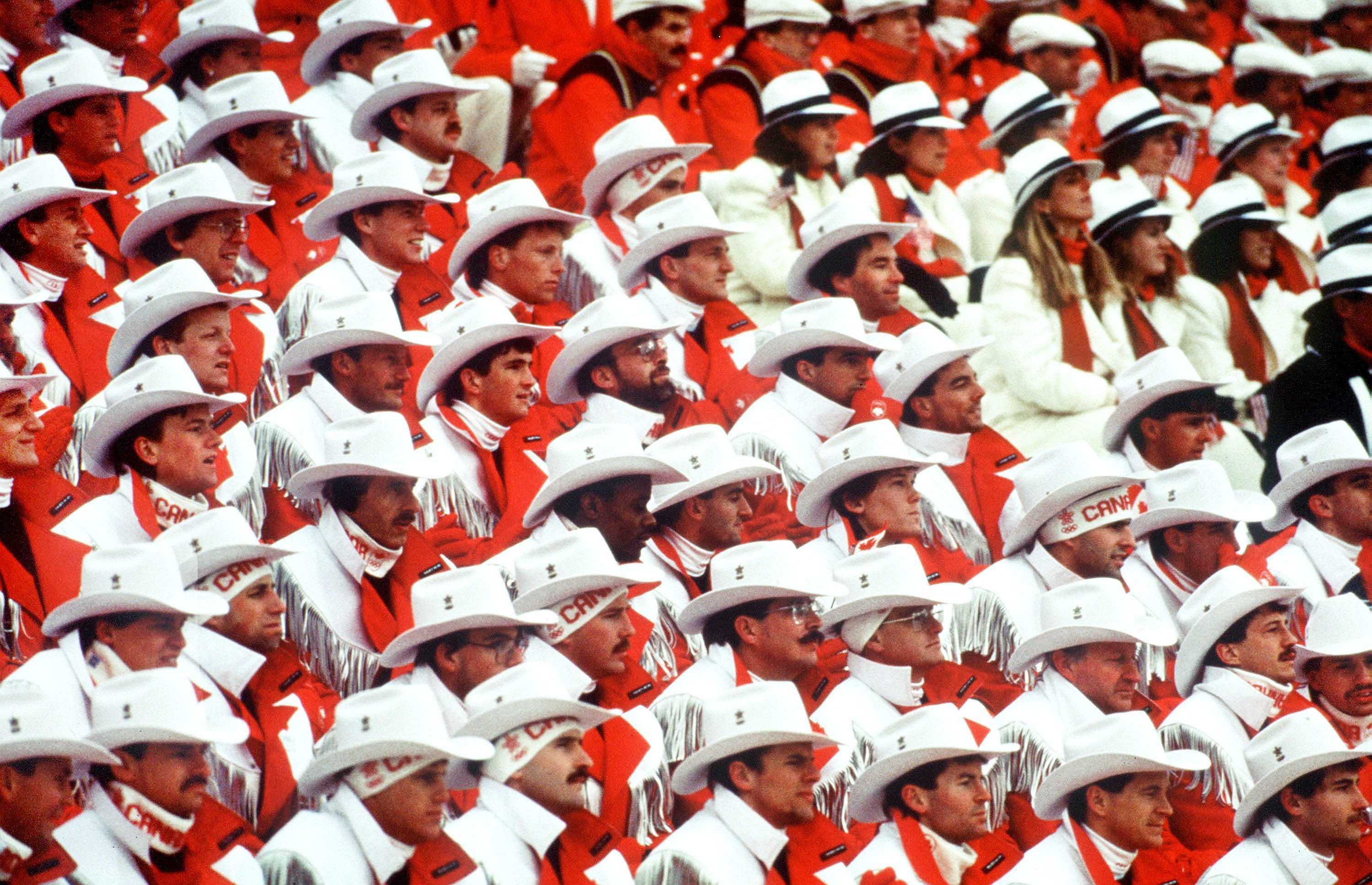 Les athletes olympique lors des cérémonies d'ouverture des Jeux olympiques d' hiver de Calgary de 1988. (PC Photo/AOC/Ted Grant)