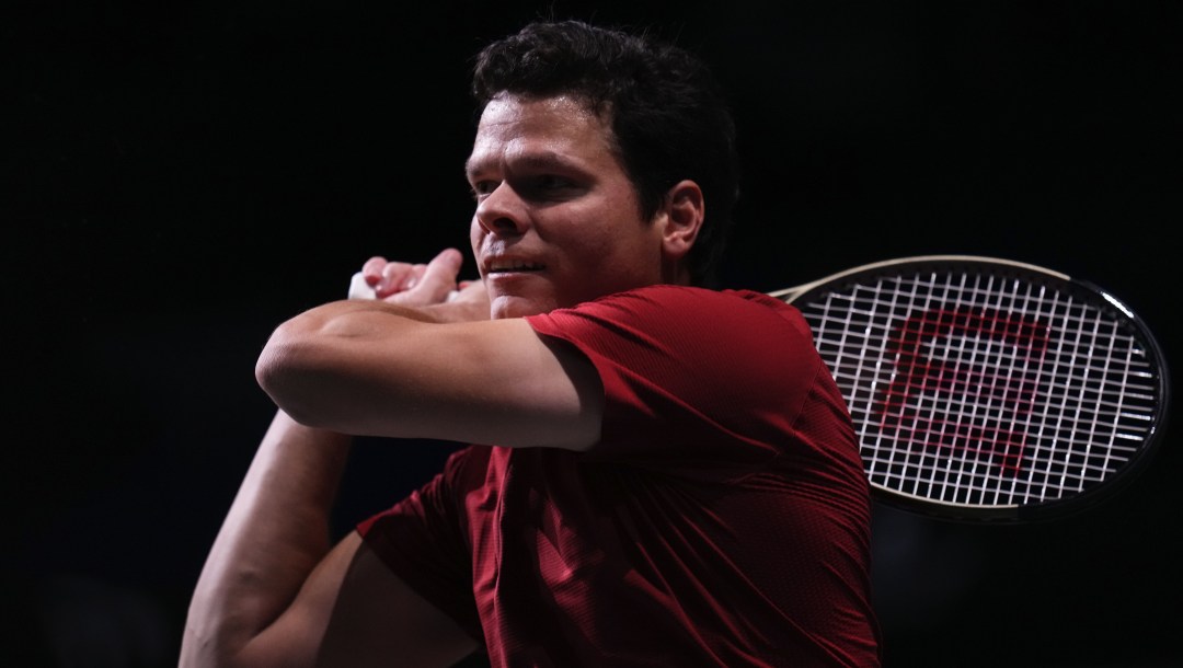 Milos Raonic termine un élan.