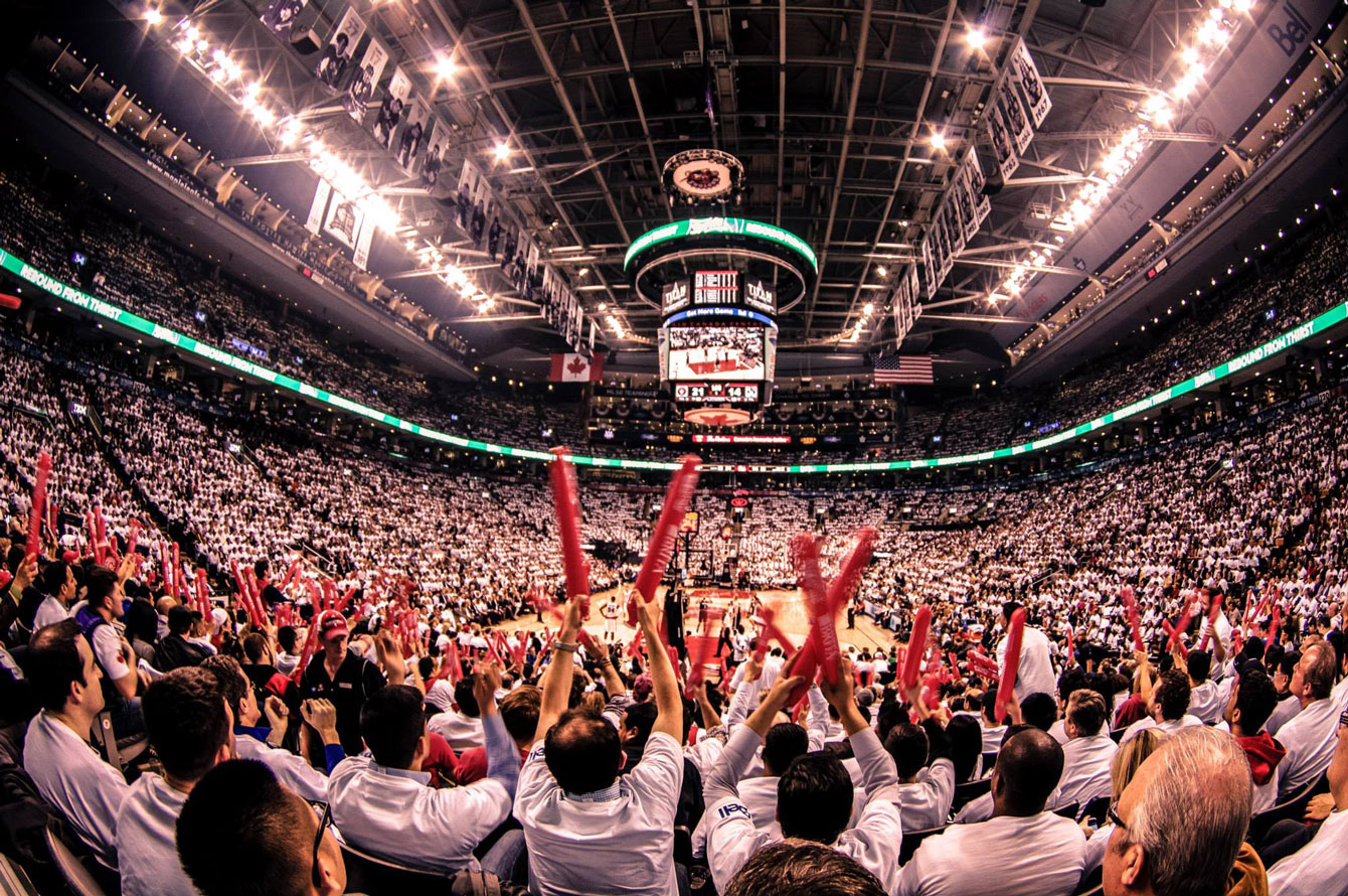 2014_Toronto_Raptors_fans_Air_Canada_Centre