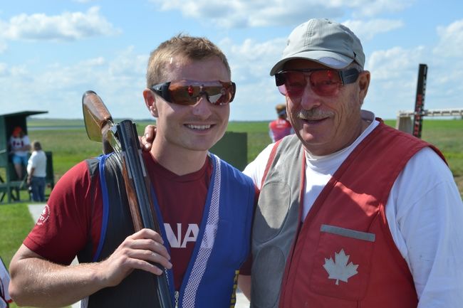 Drew Shaw (gauche) et Paul Shaw (à droite). Photo: The Enterprise Bulletin