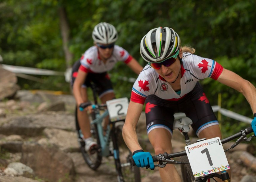 Emily Batty et Catharine Pendrel Emily Batty et Catharine Pendrel aux Jeux panaméricains de Toronto en juillet 2015.