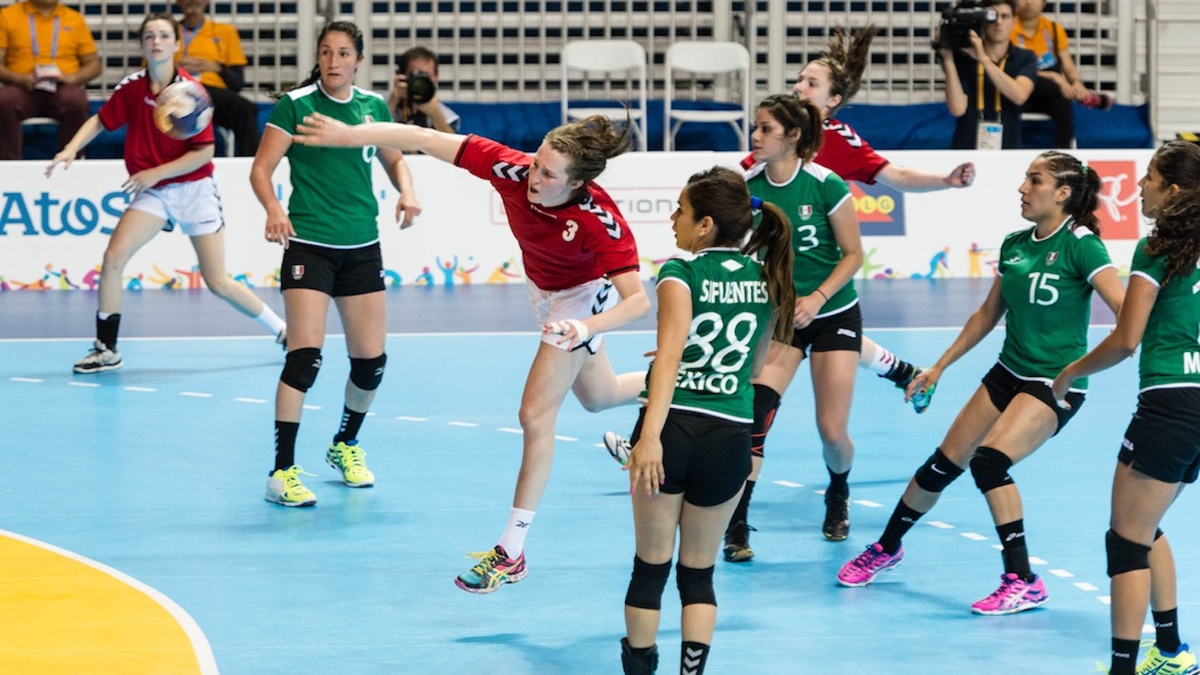 Handball (femmes). Photo par Winston Chow