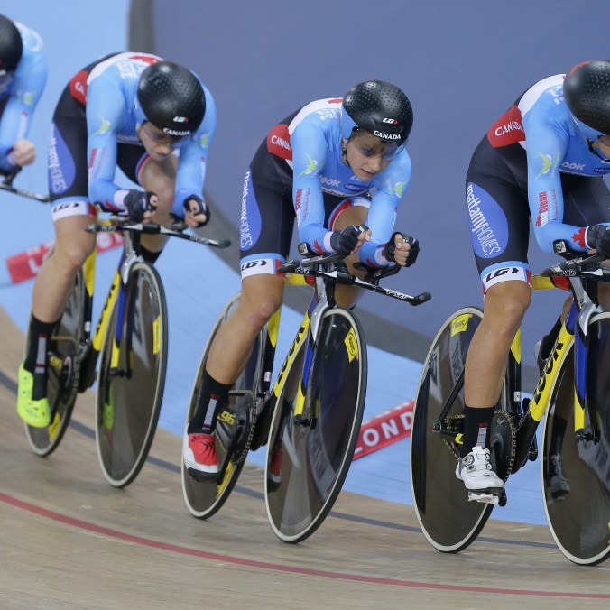 Britain Track Cycling World Championships Allison Beveridge, Jasmin Glaesser, Kirsti Lay et Georgia Simmerling au premier tour de l'épreuve de poursuite par équipes féminine aux Mondiaux de cyclisme sur piste, le 4 mars 2016 à Londres. (AP Photo/Tim Ireland)