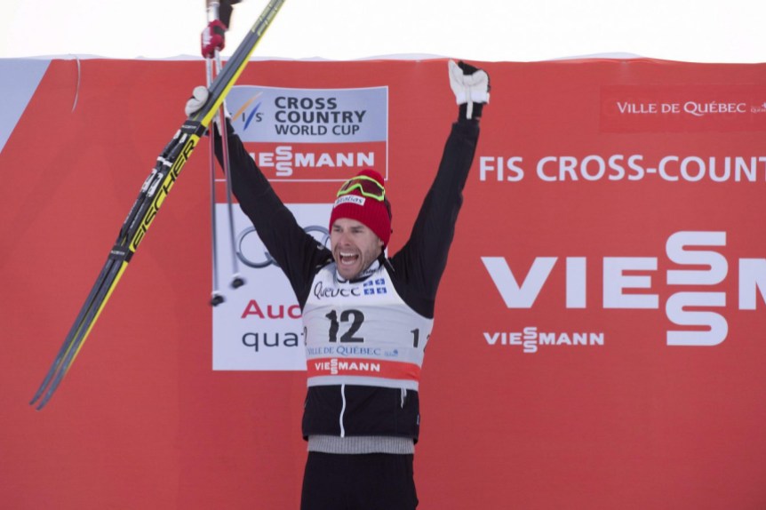 Alex Harvey Alex Harvey célèbre sa deuxième place au sprint de 1,7 km à la troisième étape du Ski Tour Canada, à Québec, le 4 mars 2016. THE CANADIAN PRESS/Jacques Boissinot