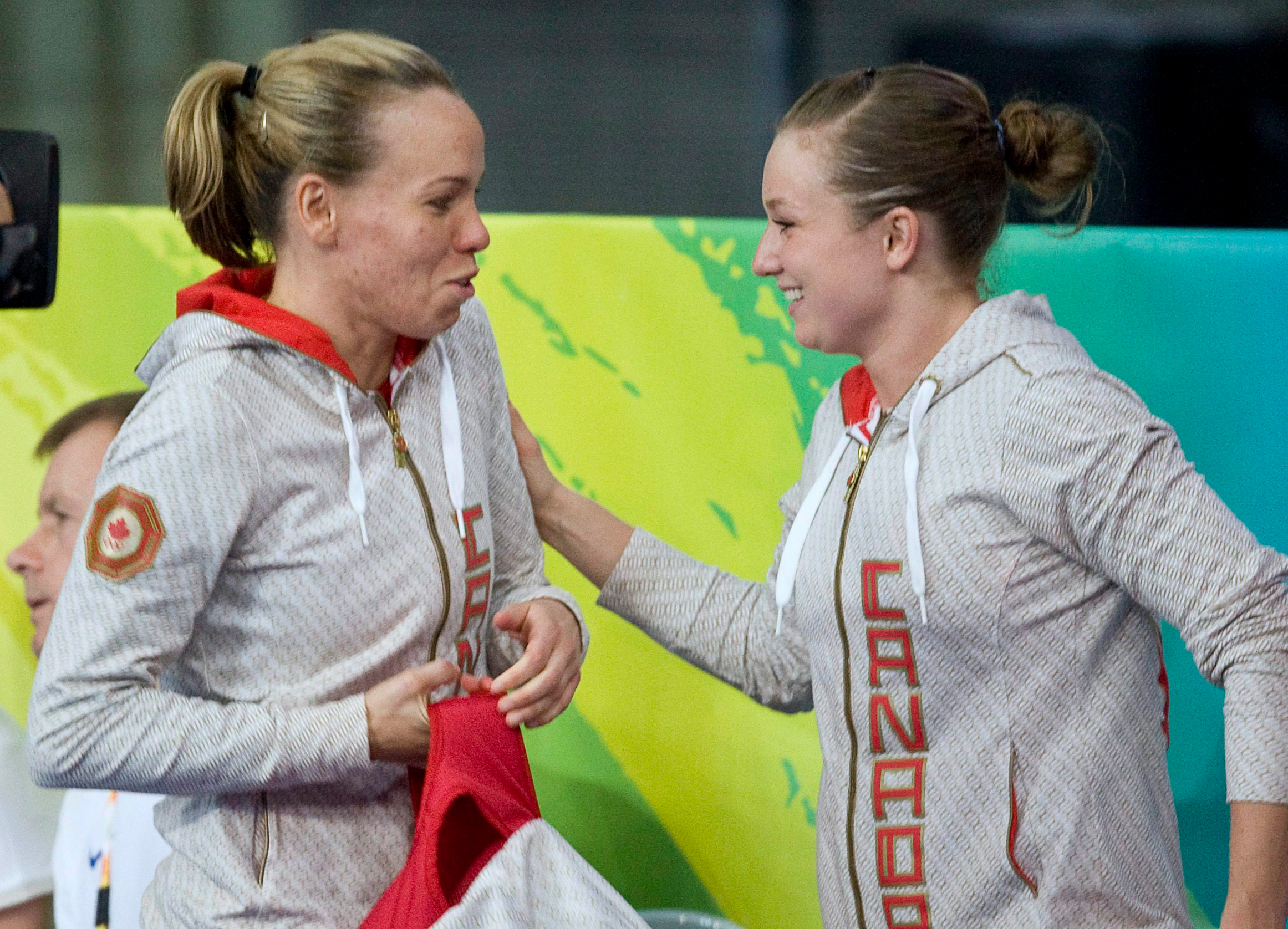 Deux athlète se félicitent