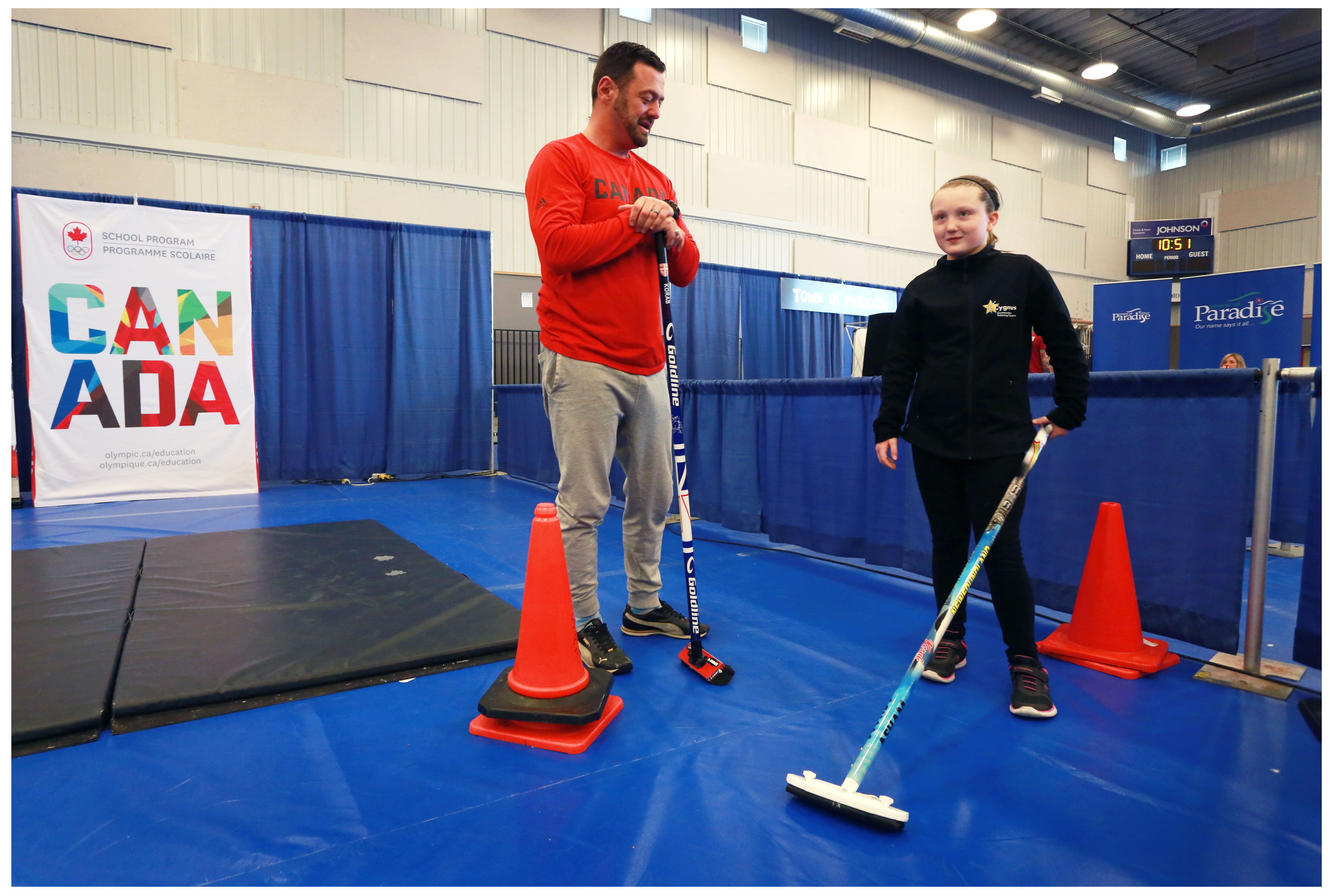 Le médaillé d'or olympique Jamie Korab a dévoilé ses trucs aux jeunes présents au SportFest de St.-John's, le 4 juin 2016.