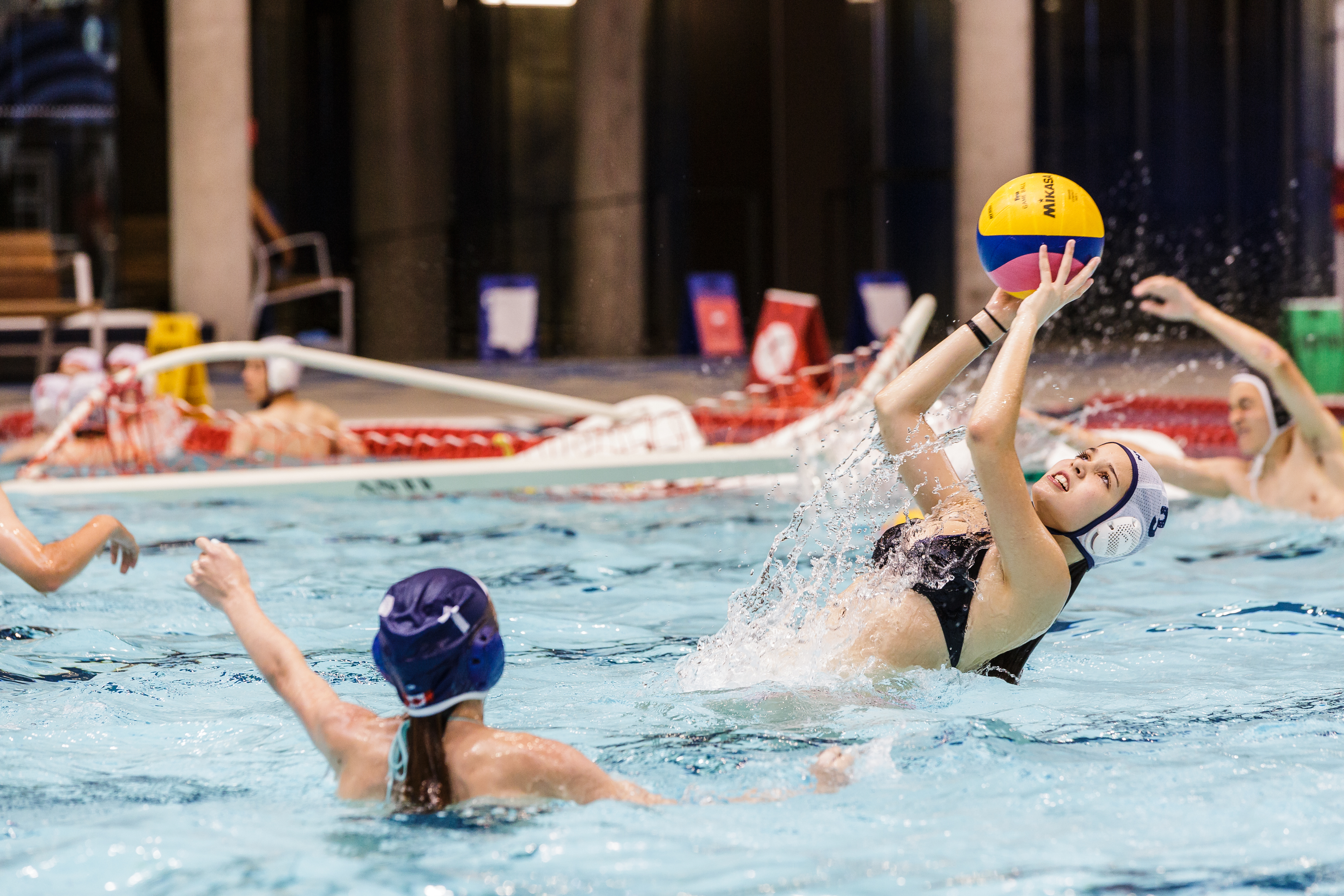 Un atelier de water-polo lors de la Journée olympique de Montréal, au stade olympique, le 10 juin 2016.