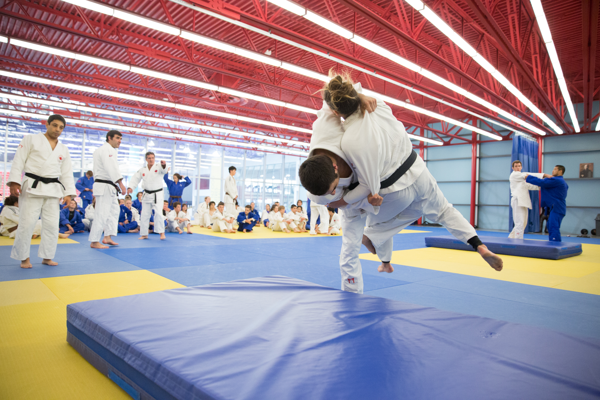 Antoine Bouchard et Kelita Zupancic lors d'un entrainement à l'Institut national du sport du Québec, le 28 juin 2016.