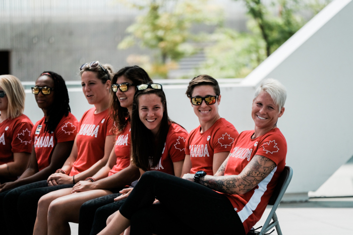 Célébration de l’équipe canadienne féminine de rugby à 7 à Toronto en vue des Jeux de Rio 2016.