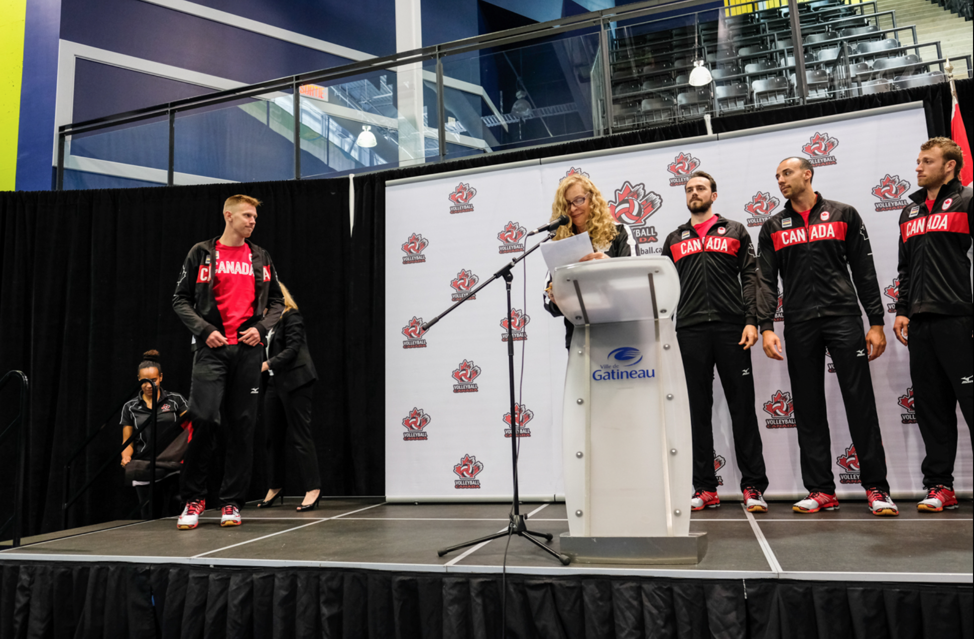 Daniel Jansen Vanoorn reçoit sa veste d'équipe le 22 juillet 2016, à Gatineau. (Thomas Skrlj/COC)
