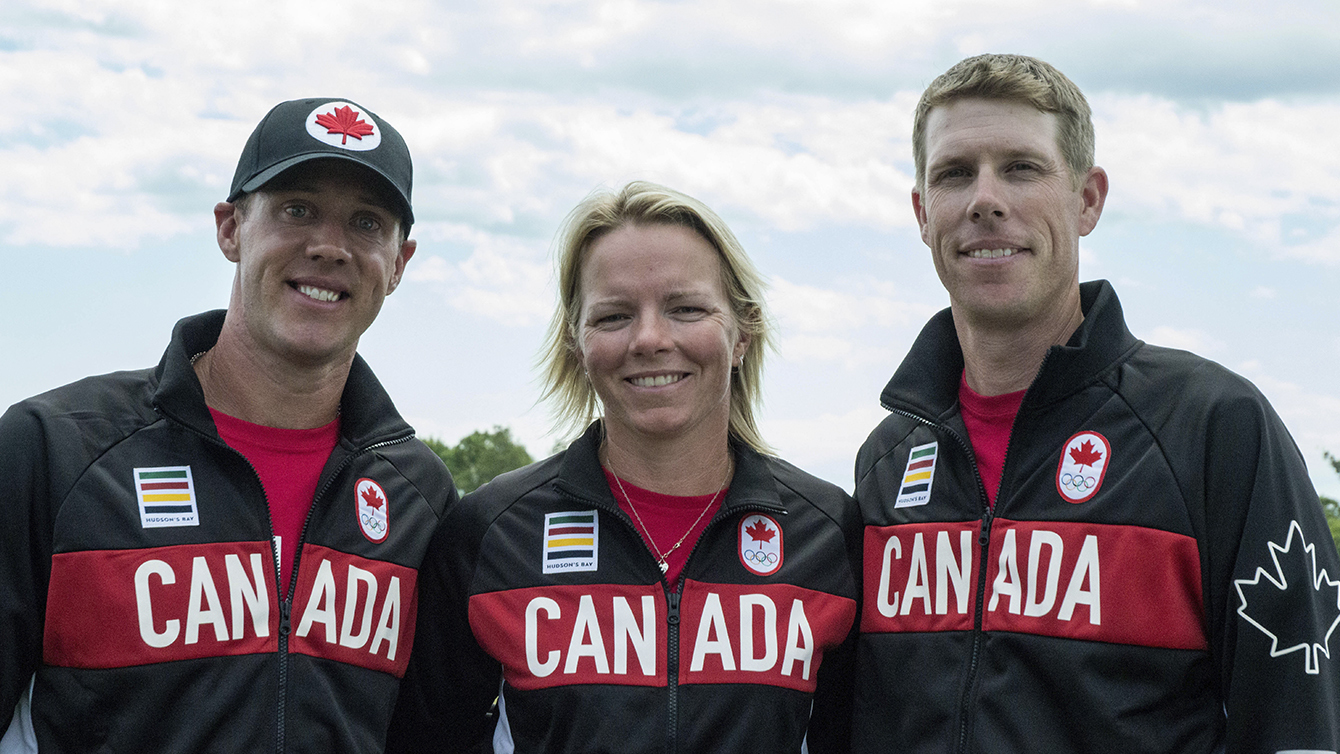 Graham DeLaet, Alena Sharp et David Hearn posent après leur nomination au Glenn Abbey Golf Club, le le 19 Juillet 2016. (Tania Barkowski / COC)