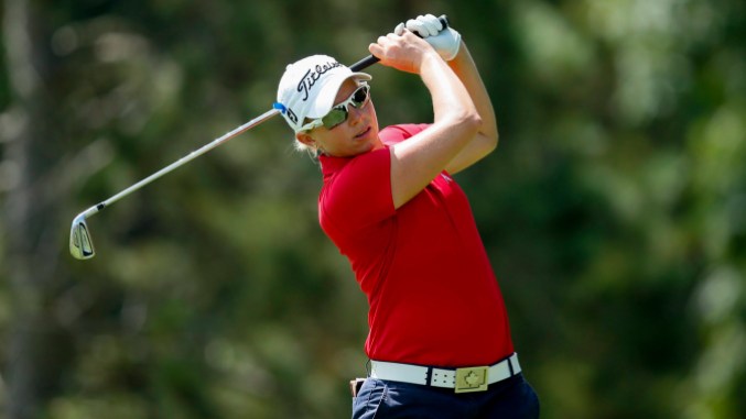 sharp Alena Sharp au son deuxième trou lors de la troisième ronde du tournoi olympique de golf féminin à Rio 2016, au Brésil, le vendredi 19 août 2016. AP Photo / Alastair Grant