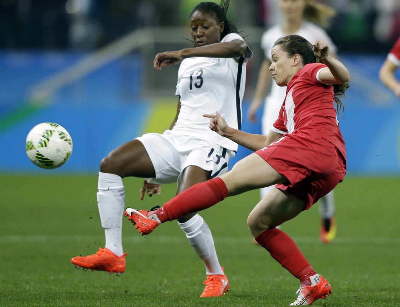 Match du Canada contre la France en quarts de finale du tournoi féminin aux Jeux olympiques de Rio, le 12 août 2016.(AP Photo/Nelson Antoine)
