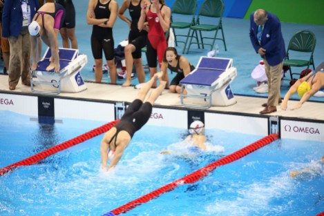 Equipe Canada - natation - Katerine Savard -Taylor Ruck - Brittany MacLean et Penny Oleksiak - Rio 2016 Le quatuor formé de Katerine Savard, Taylor Ruck, Brittany MacLean et Penny Oleksiak obtient le bronze au relais féminin 4x200 m aux Jeux olympiques de Rio, le 10 août 2016. (COC / Steve Boudreau)