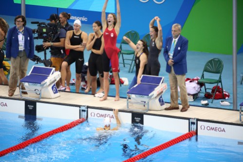 Equipe Canada - natation - Katerine Savard -Taylor Ruck - Brittany MacLean et Penny Oleksiak - Rio 2016 Le quatuor formé de Katerine Savard, Taylor Ruck, Brittany MacLean et Penny Oleksiak obtient le bronze au relais féminin 4x200 m aux Jeux olympiques de Rio, le 10 août 2016. (COC / Steve Boudreau)