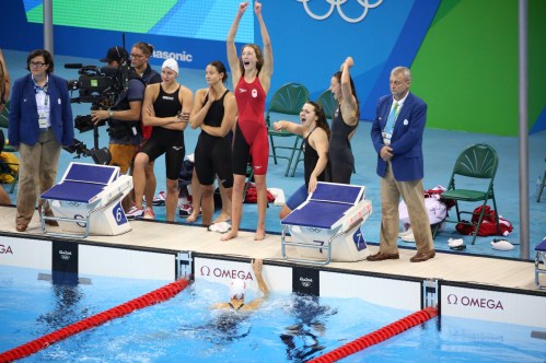 Equipe Canada - natation - Katerine Savard -Taylor Ruck - Brittany MacLean et Penny Oleksiak - Rio 2016 Le quatuor formé de Katerine Savard, Taylor Ruck, Brittany MacLean et Penny Oleksiak obtient le bronze au relais féminin 4x200 m aux Jeux olympiques de Rio, le 10 août 2016. (COC / Steve Boudreau)