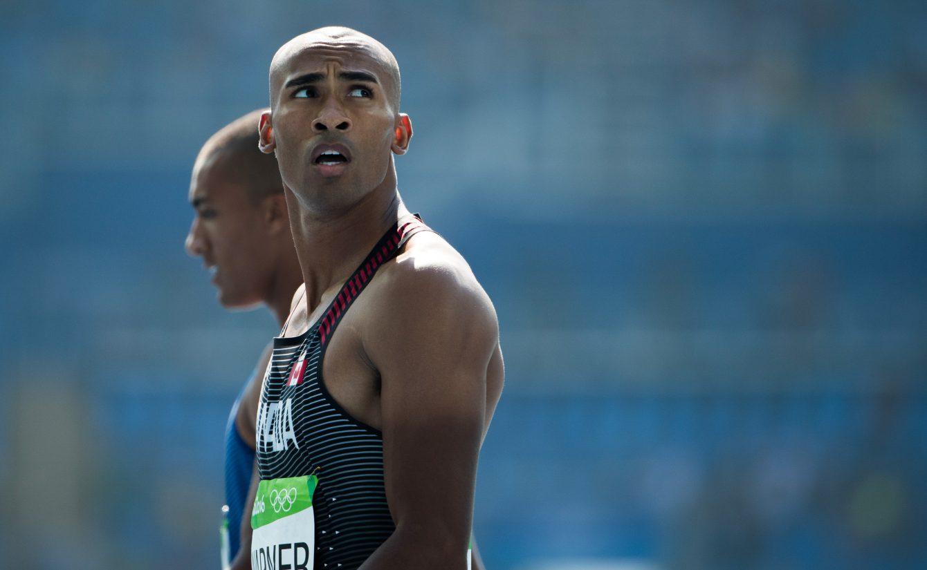 Damian Warner est bien positionné pour atteindre le podium après la première journée d'épreuves du décathlon (COC Photo/Stephen Hosier).
