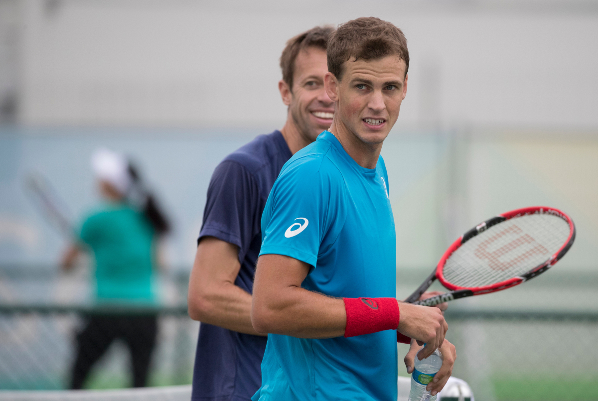 Vasek Pospisil et Daniel Nestor se pratiquent en vue des Jeux olympiques de Rio, le mercredi 3 août 2016. Photo du COC par Jason Ransom