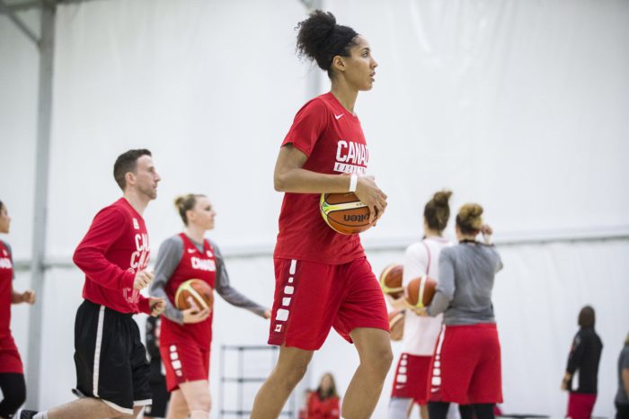 Kia Nurse s’exerce lors de l’entraînement d’Équipe Canada en vue du tournoi olympique des Jeux de 2016, à Rio. COC Photo/David Jackson