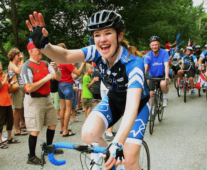 Clara Hughes, patineuse de vitesse et cycliste olympique canadienne, lors de son Grand Tour, le lundi 30 juin 2014. (Photo: Fred Chartrand)