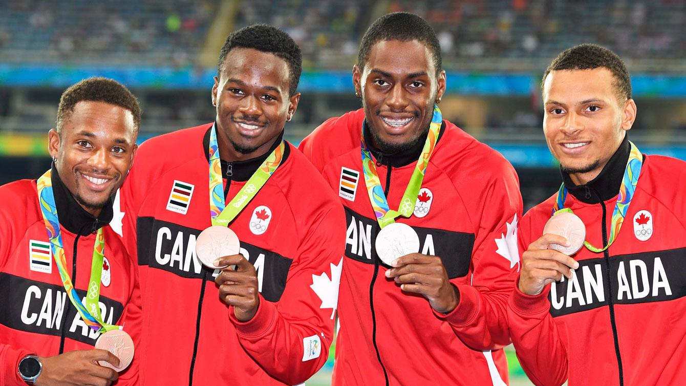 De gauche à droite : Akeem Haynes Aaron Brown, Brendon Rodney et Andre De Grasse, vainqueurs du bronze au relais 4x100 m à Rio 2016. (Photo : COC)