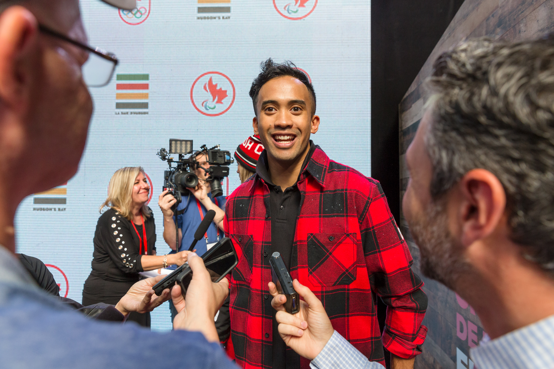 Gilmore Junio lors du dévoilement de la collection d'Équipe Canada pour PyeongChang 2018, à Toronto, le 3 octobre 2017. (Photo : COC)
