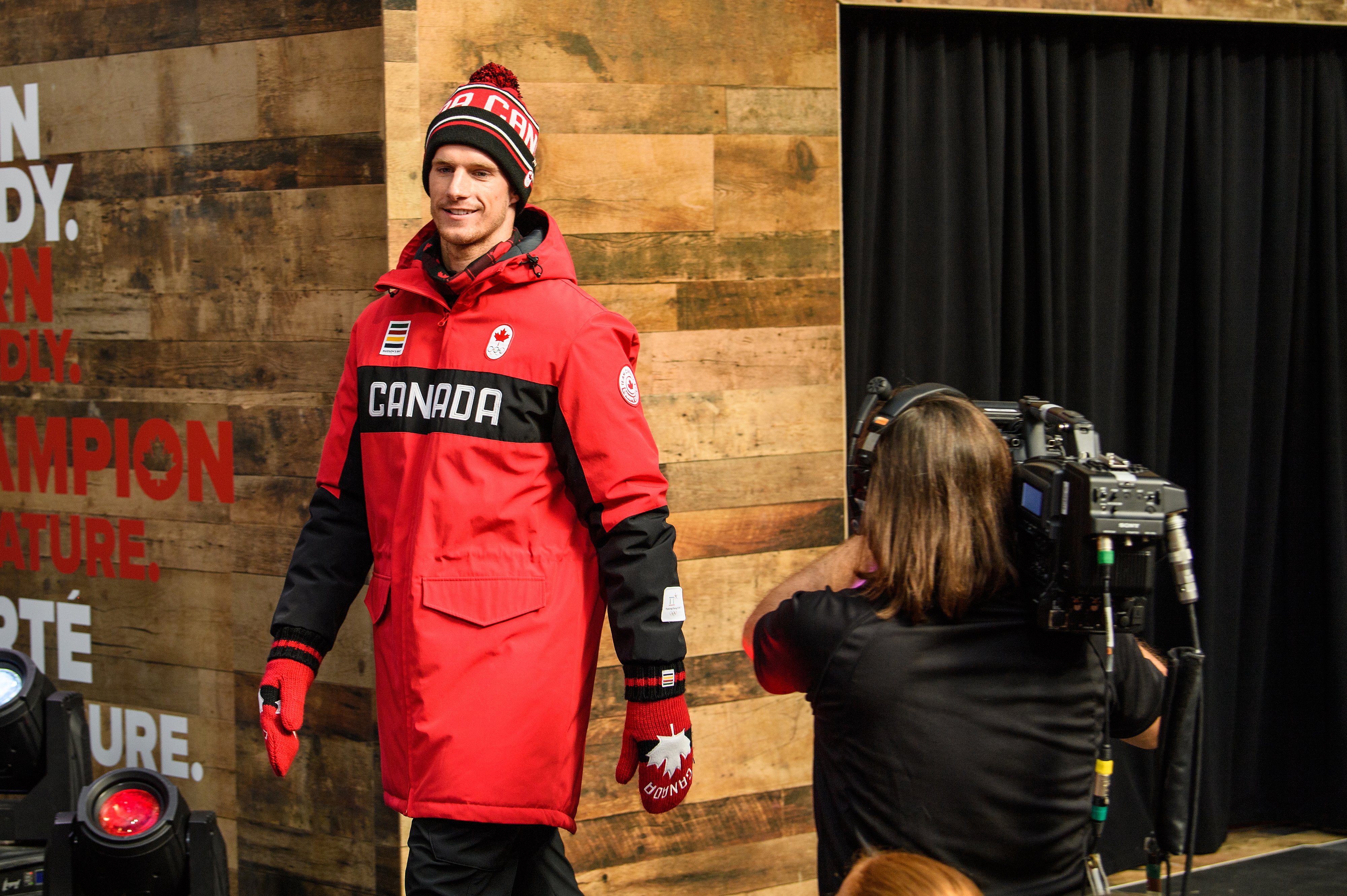 Max Parrot lors du dévoilement de la collection d'Équipe Canada pour PyeongChang 2018, à Toronto, le 3 octobre 2017. (Photo : COC)