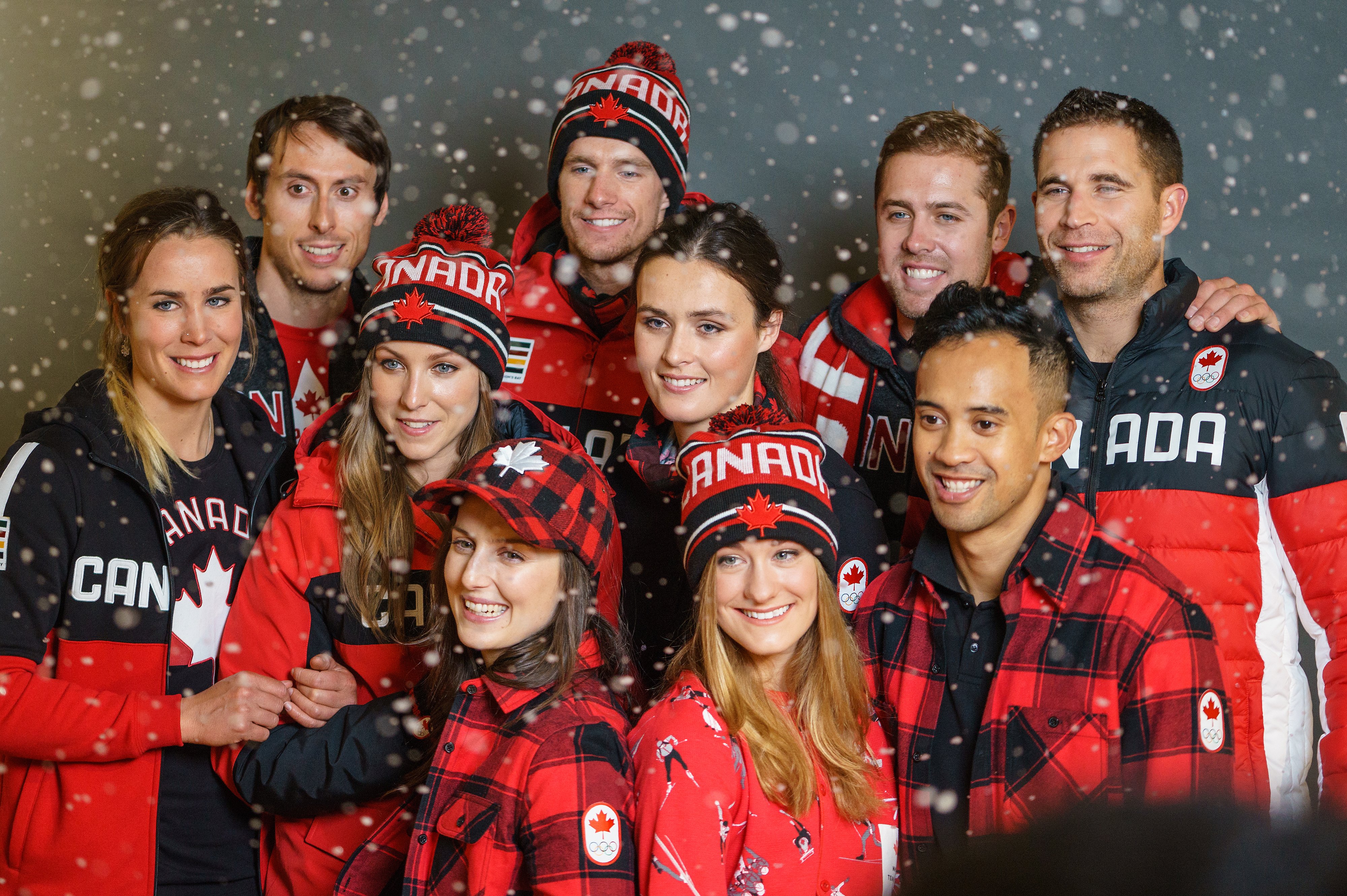 Les athlètes canadiens lors du dévoilement de la collection d'Équipe Canada pour PyeongChang 2018, à Toronto, le 3 octobre 2017. (Photo : COC)