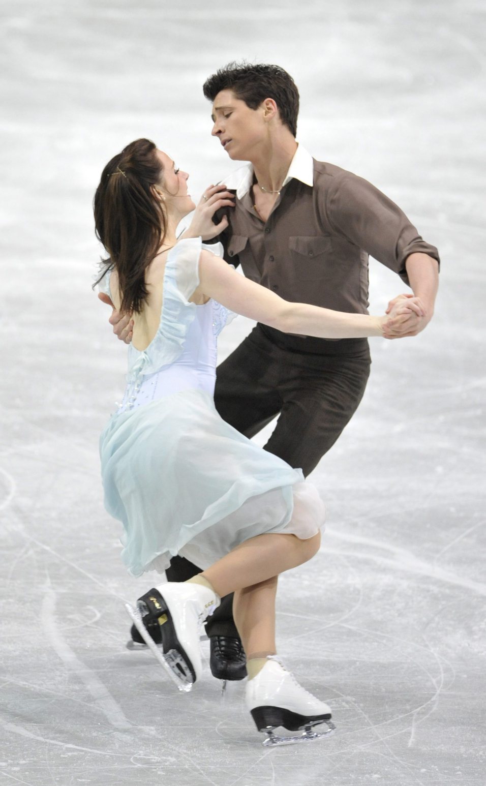Les Canadiens Tessa Virtue et Scott Moir durant leur programme libre à la quatrième journée des Championnats du monde de patin artistique à Göteborg, en Suède, le vendredi 21 mars 2008. (AP Photo/)