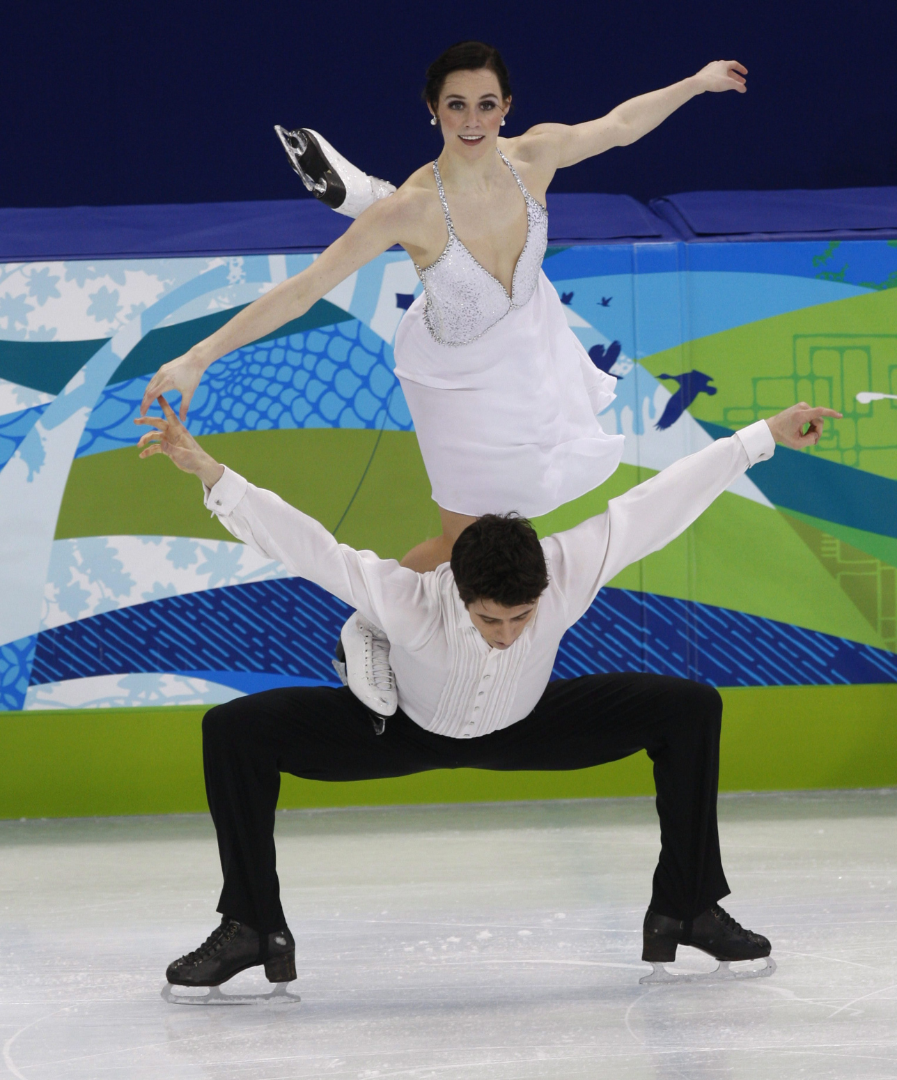Les Canadiens Tessa Virtue et Scott Moir lors de leur programme libre de danse sur glace le lundi 22 Février 2010, aux Jeux olympiques d’hiver de Vancouver. Virtue et Moir ont remporté l’or dans cette compétition. (La Presse Canadienne/Robert Skinner)
