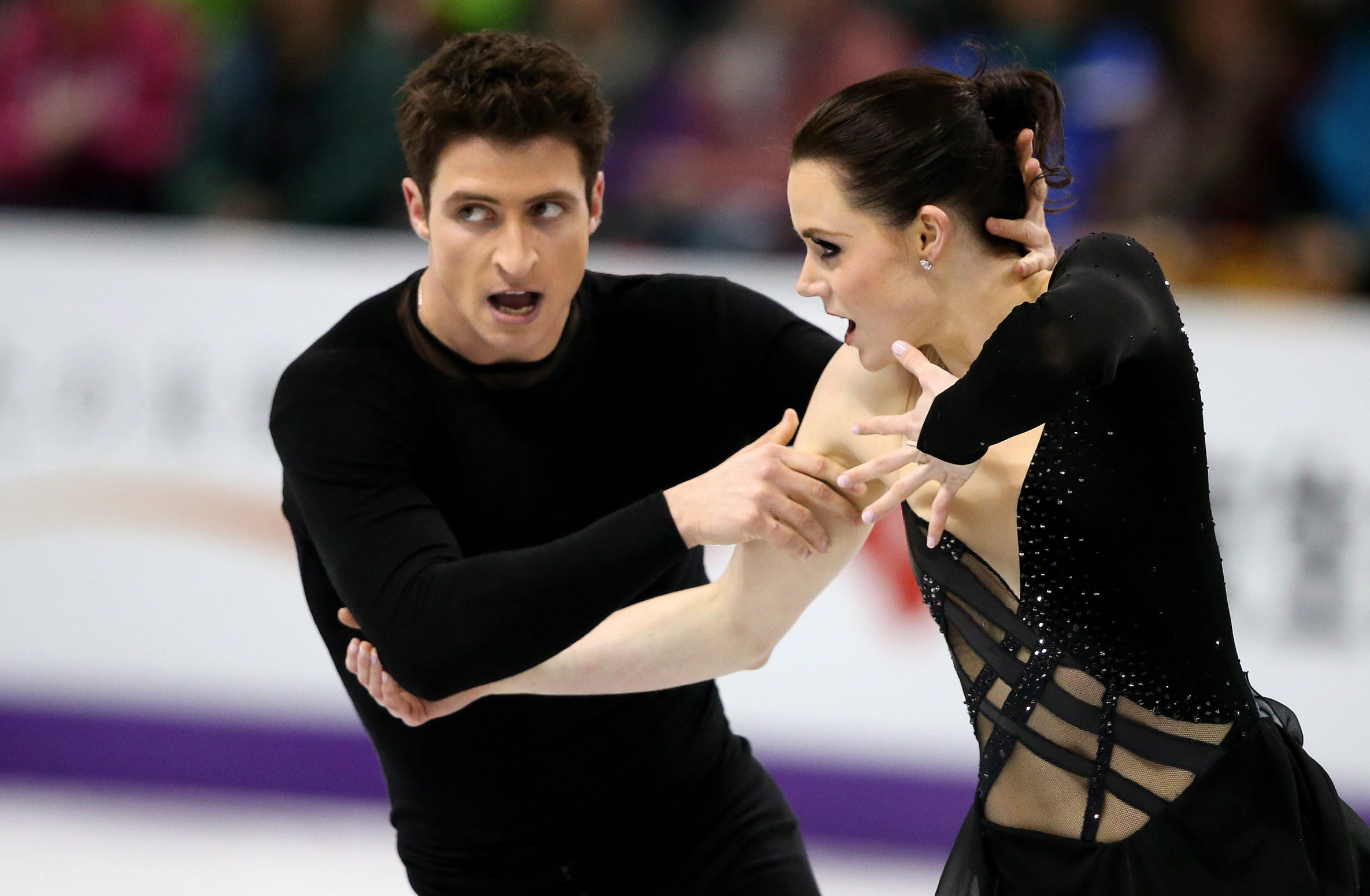 Les Canadiens Tessa Virtue et Scott Moir patinent lors de la compétition de danse sur glace aux Championnats du monde de patinage artistique samedi le 16 mars 2013 à London, en Ontario. (La presse Canadienne//Dave Chidley)