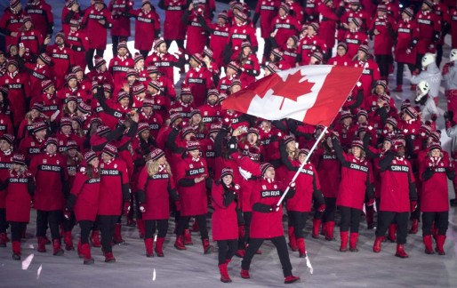 Tessa Virtue Scott Moir Tessa et Scott portent le drapeau à PyeongChang