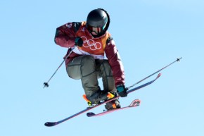 Yuki Tsubota en action à l'épreuve du slopestyle en ski acrobatique. Photo/David Jackson
