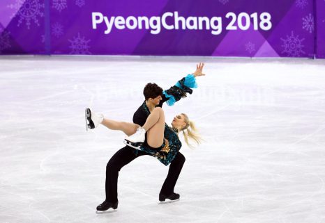 Piper Gilles et Paul Poirier patinent leur programme court de danse sur glace aux Jeux olympiques de PyeongChang, le 19 février 2018. Photo COC/Vaughn Ridley