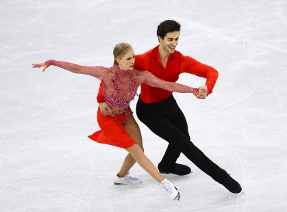 Kaitlyn Weaver et Andrew Poje patinent leur programme court de danse sur glace aux Jeux olympiques de PyeongChang, le 19 février 2018. Photo COC/Vaughn Ridley
