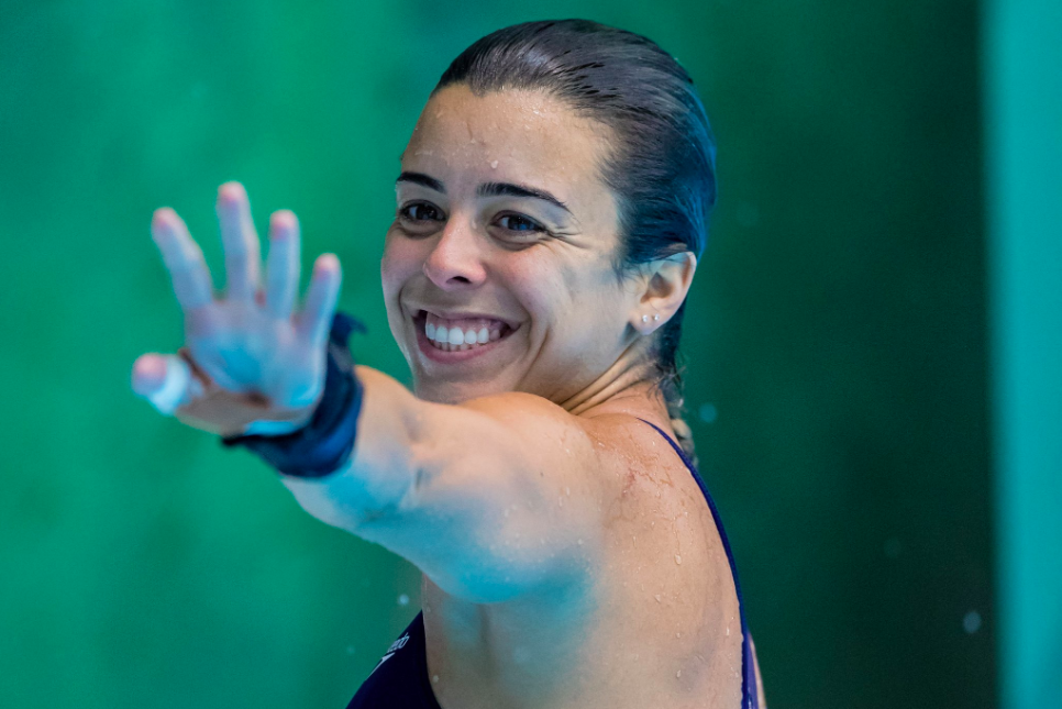 Meaghan Benfeito envoie la main lors de l'épreuve de la plateforme 10 m aux Séries mondiales de plongeon FINA, le 2 mars 2019, à Sagamihara, au Japon. (Plongeon Canada/Twitter)