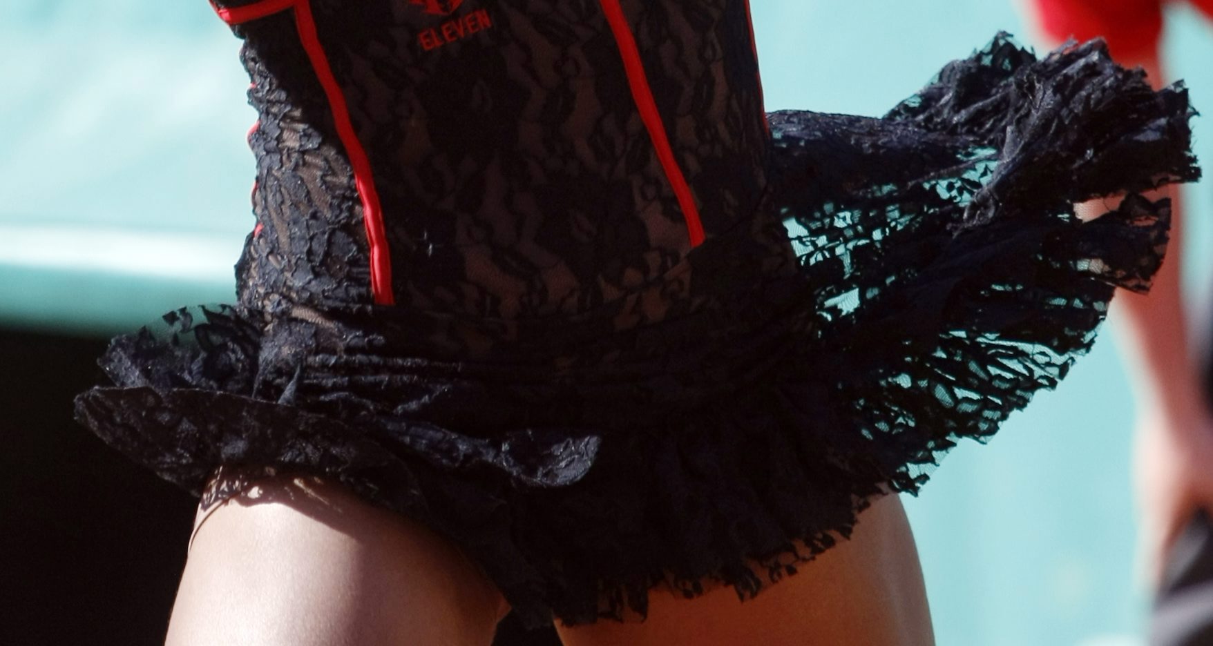 La jupe de Venus Williams lors de son match contre Patty Schnyder de la Suisse au premier tour des Internationaux de France le 23 mai 2010. (AP Photo/Laurent Rebours)