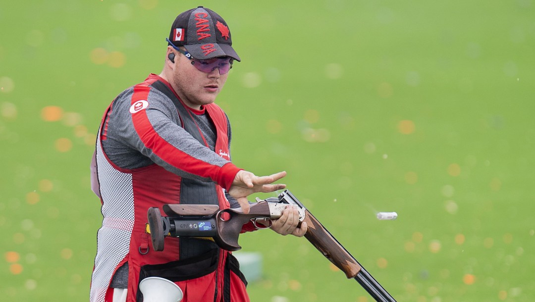 Trysten Curran-Routledge se débarrasse d'une coquille.