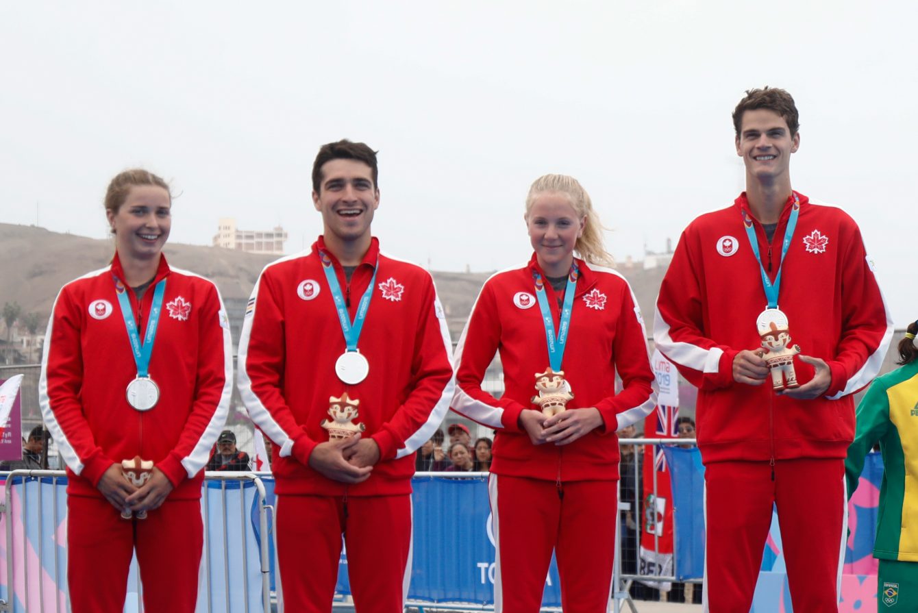 Les médaillés d'Équipe Canada à l'épreuve du relais mixte de triathlon aux Jeux Panaméricains à Lima 2019. Photo: Sebastian Miranda / Panam Sports via Xpress Media