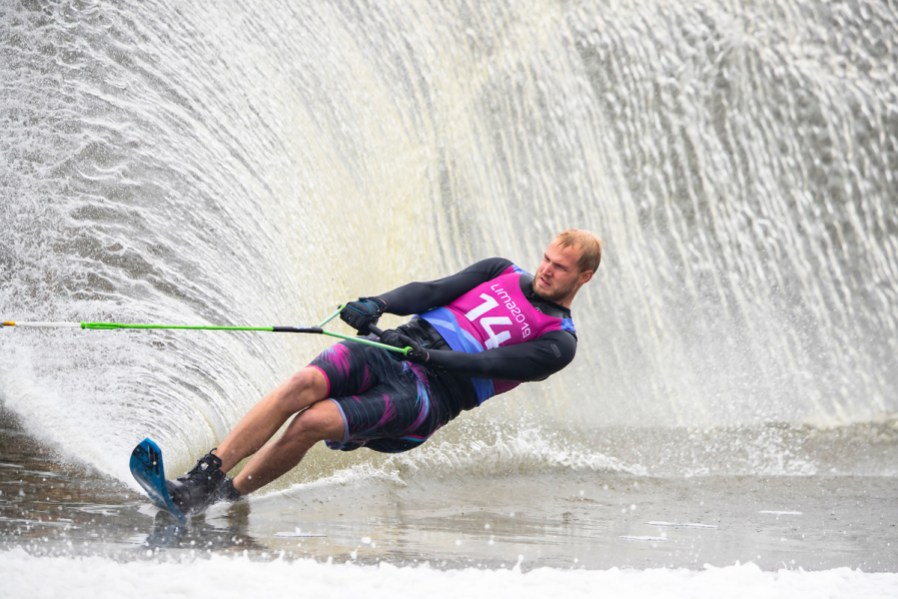 waterskiing Stephen Neveu à l'épreuve du ski nautique slalom aux Jeux panaméricains de Lima, au Pérou, le 29 juillet 2019. Photo : Gabriel Heusi / Lima 2019