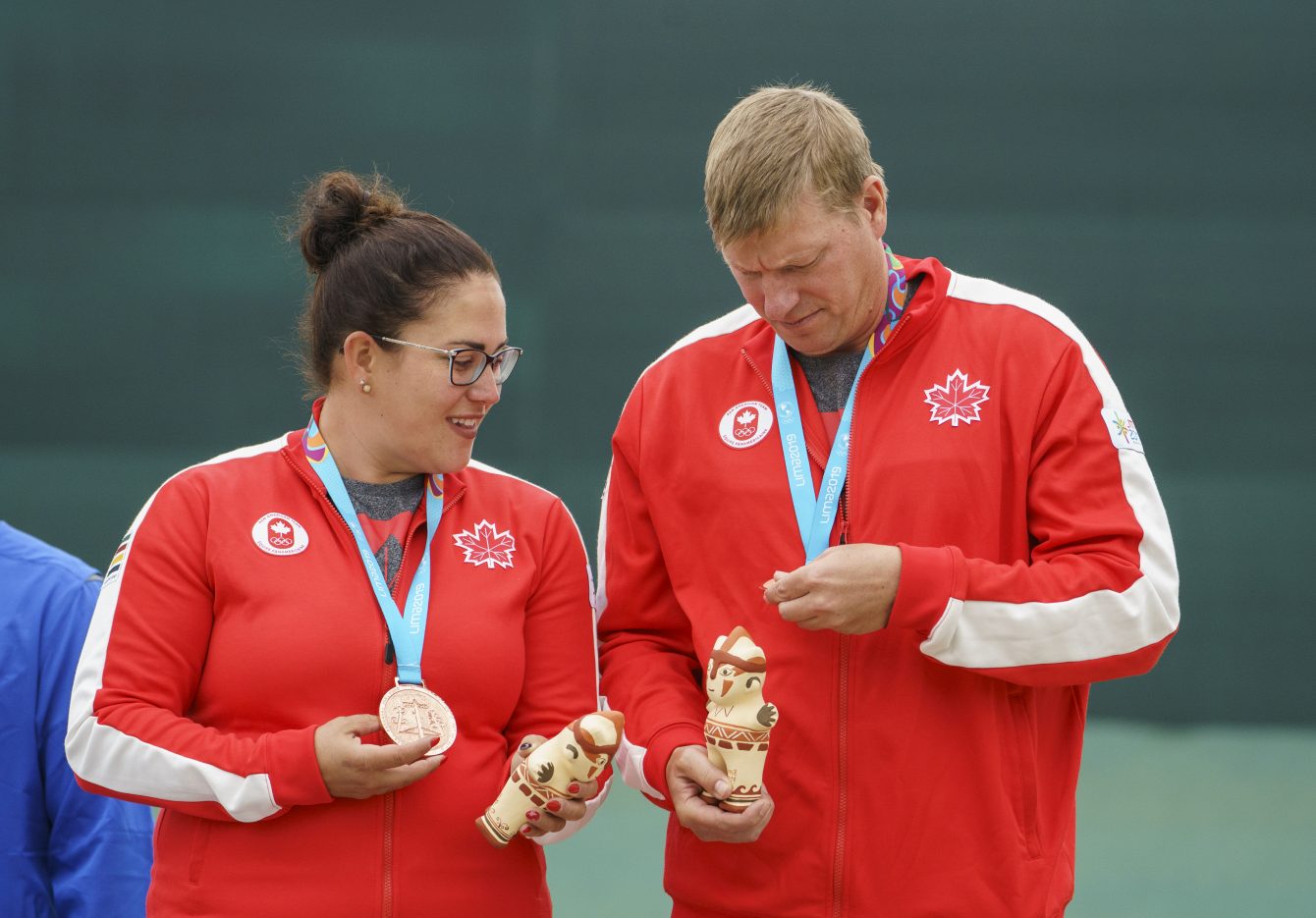 Amanda Chudoba et Curtis Wennberg ont remporté le bronze à l'épreuve de tir à la fosse mixte aux Jeux panaméricains de Lima, au Pérou, le 31 juillet 2019. Photo : Dave Holland/COC