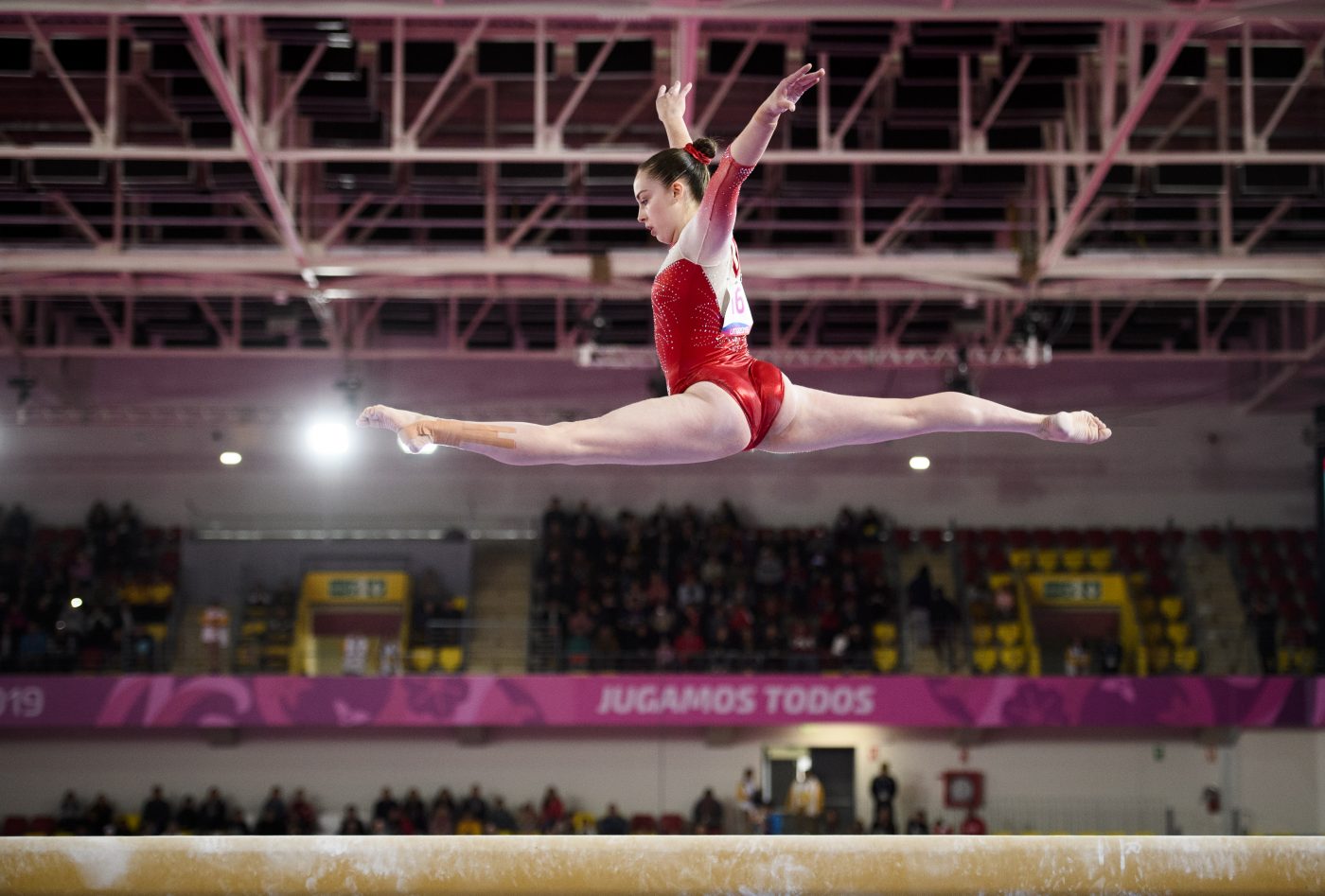 Isabela Onyshko du Canada participe lors de la rotation de la poutre lors des Jeux panaméricains de 2019 à Lima, le 27 juillet 2019. Photo de Christopher Morris / COC