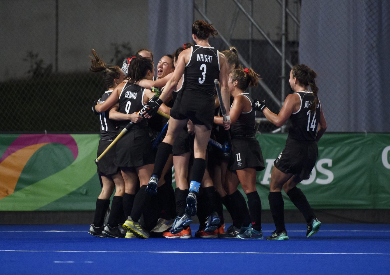 Équipe Canada célèbre après avoir vaincu les États-Unis en demi-finale aux Jeux panaméricains de Lima, au Pérou, le 6 août 2019. Photo : Christopher Morris/COC