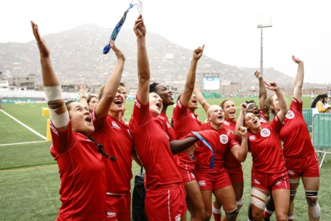 DAJ_20190728_16 Équipe Canada célèbre sa médaille d'or en rugby féminin aux Jeux panaméricains de Lima 2019, au Pérou, le 28 juillet 2019. Photo David Jackson/COC