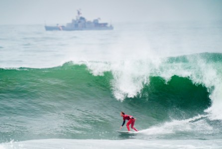 Équipe Canada Lima 2019 Cody Young surf Cody Young surfe une vague à Lima 2019