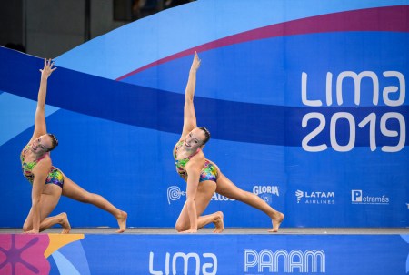 equipe canada - Claudia Holzner - Jacqueline Simoneau - natation artistique - Lima 2019-3 Les Canadiennes Claudia Holzner et Jacqueline Simoneau lors de l'épreuve duo de natation artistique des Jeux panaméricains de Lima, le 31 juillet 2019. (Photo : Christopher Morris/COC)