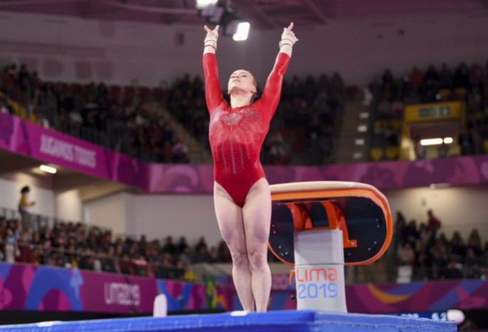 equipe canada - ellie black - gymnastique - Lima 2019 Une gymnaste à la sortie d'un saut