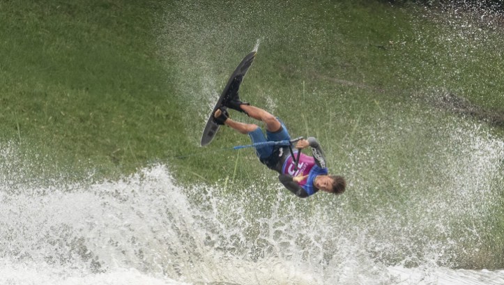 Équipe Canada Dorien Llewellyn Lima 2019 ski nautique Dorien Llewellyn à Lima 2019 durant l'épreuve de ski nautique